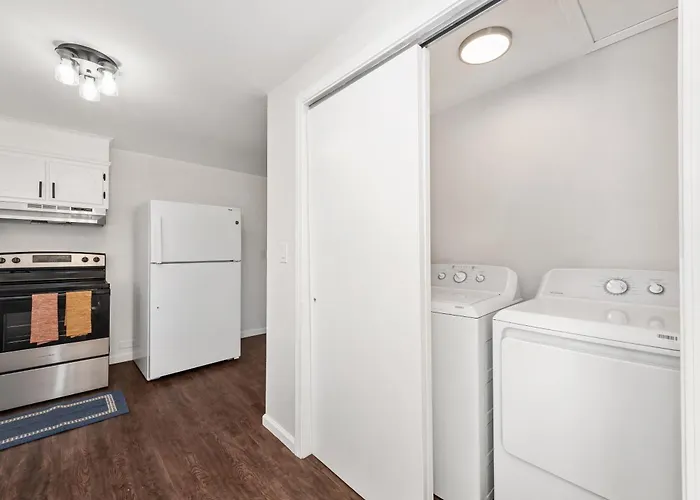 Charming Midtown Apartment *